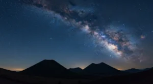 La Voie lactée au-dessus des crêtes volcaniques du Cantal, loin de toute pollution lumineuse