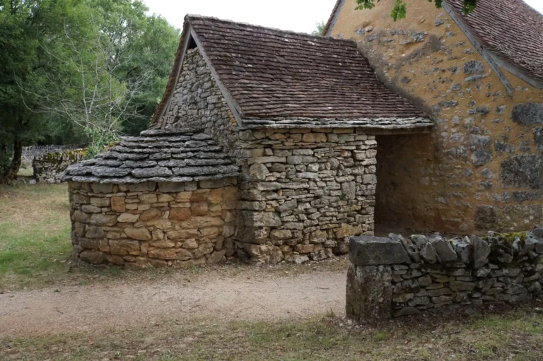 Où dormir dans le Cantal : gîtes, chambres d’hôtes et burons rénovés